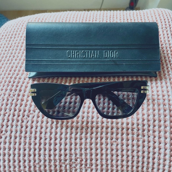 Gorgeous Christian Dior Sunglasses - Picture 1 of 9